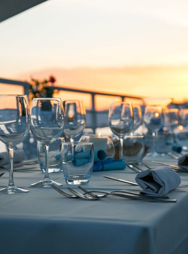 table-5356682_1280
